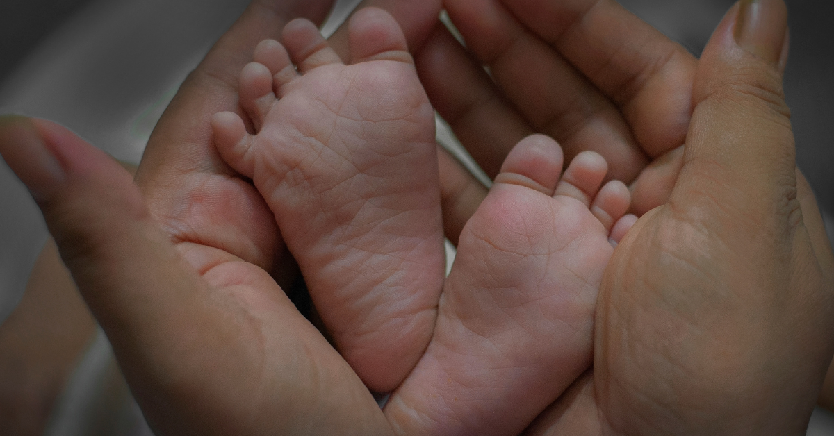 little-feet-newborn